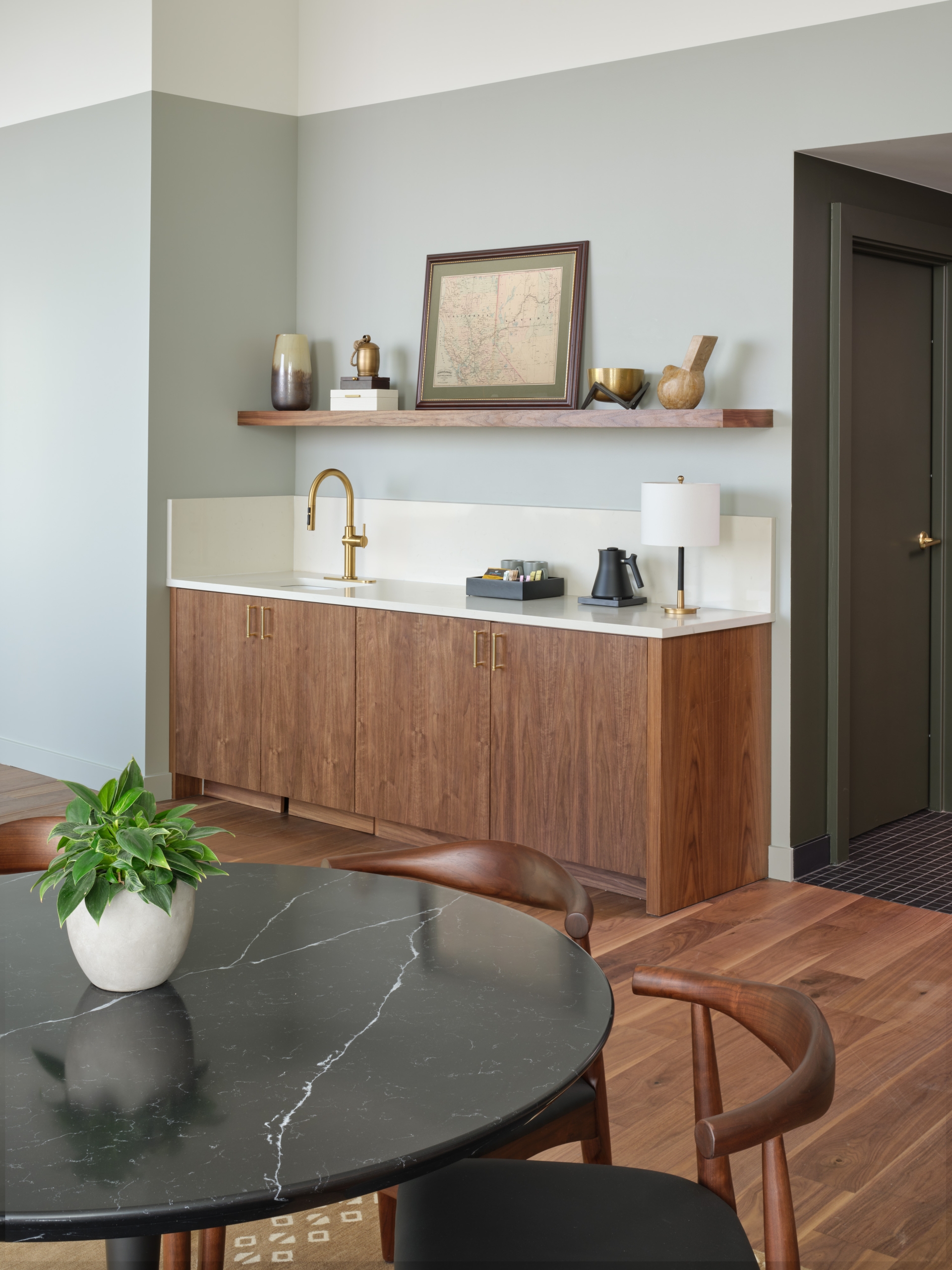 The wet bar in the Adams Penthouse Suite at Asher Adams Hotel